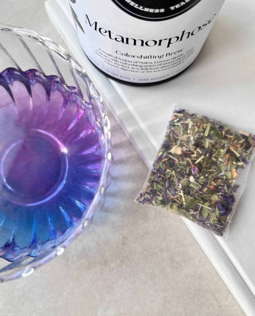 Functional herbal tea Metamorphose No.11 is BlissBlends color-shifting tea with Malva flowers, lemon myrtle, and cacao – for gut comfort and mind balance.